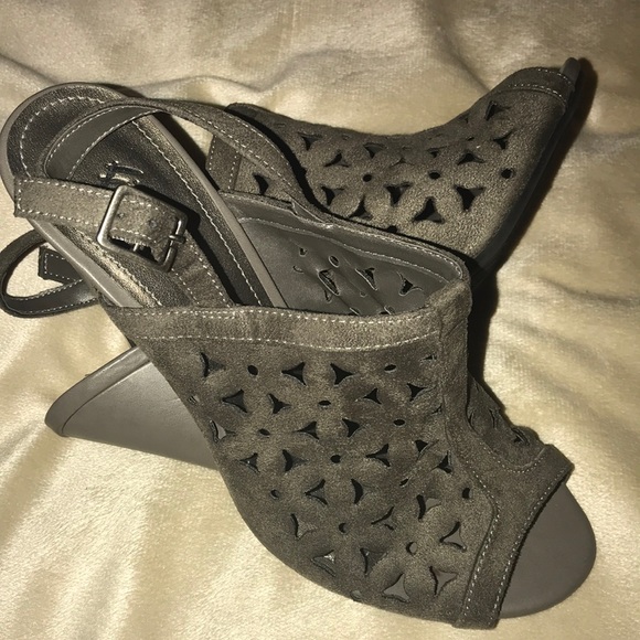 fiomi Shoes - Gray open toe heels 👠